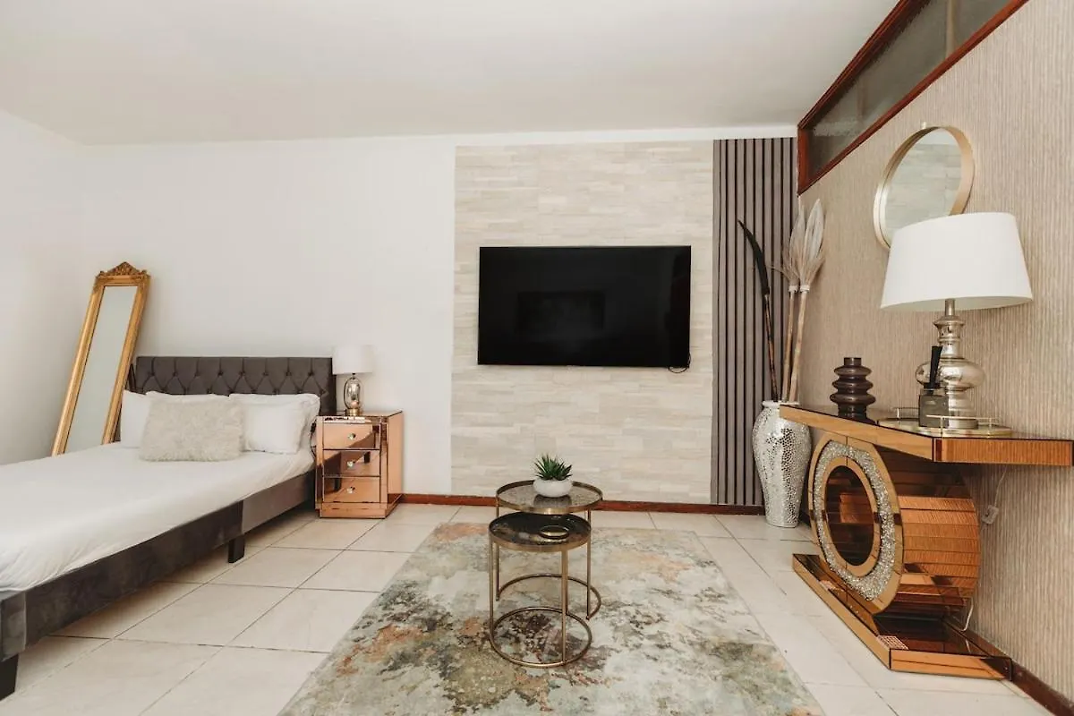 Apartment Studio Apartment-Kloof Street Cape Town South Africa