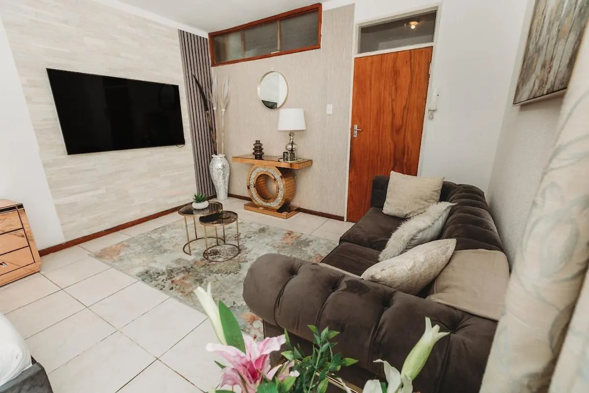 Apartment Studio Apartment-Kloof Street Cape Town