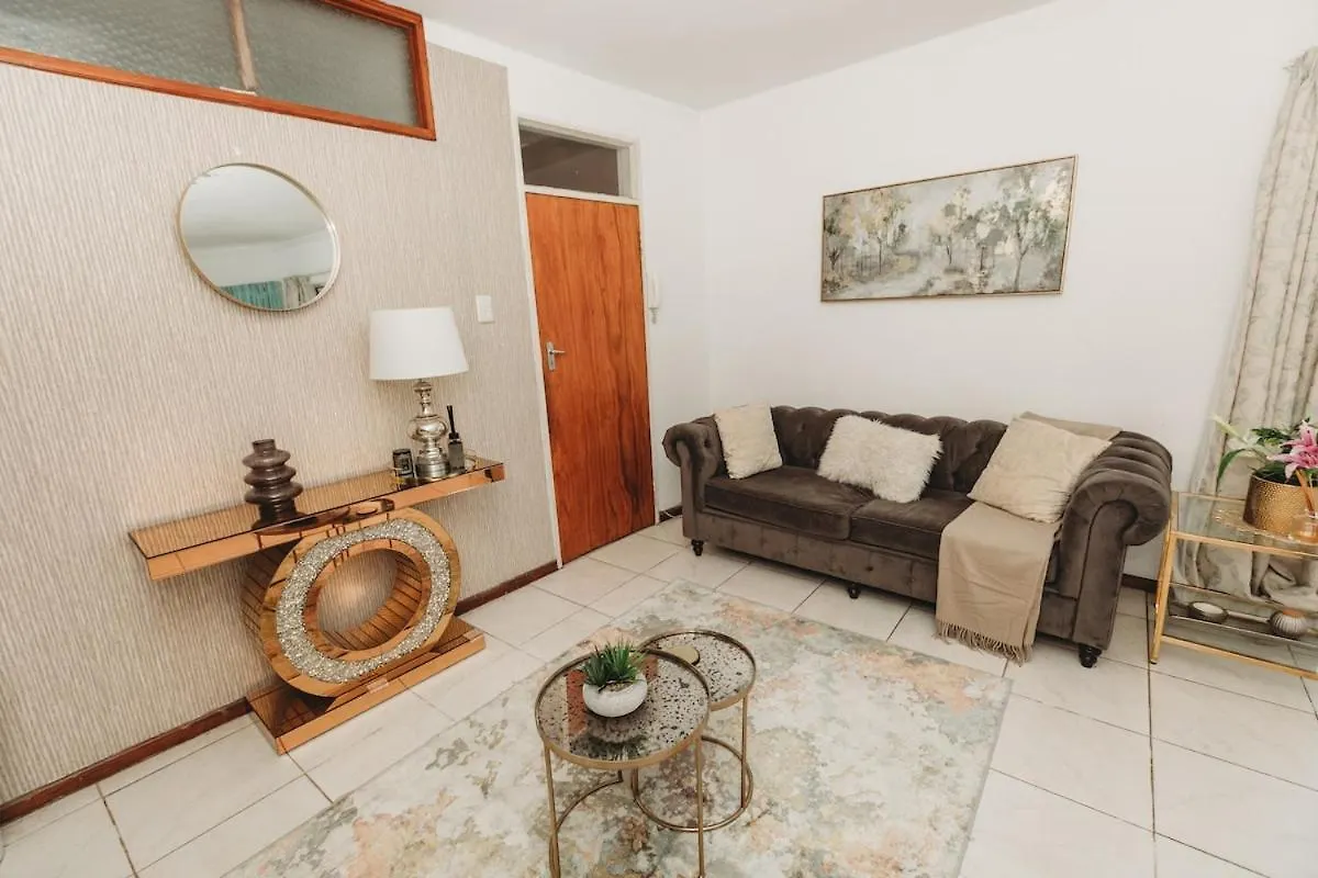 Studio Apartment-Kloof Street Cape Town Apartment